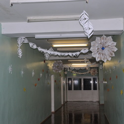«Зимняя сказка»(украшение школы к Рождеству и Новому году)